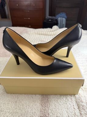 Michael Kors Flex Mid Pump